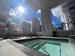 Explore Miami's Heat - Huge 1 bed POOL & GYM